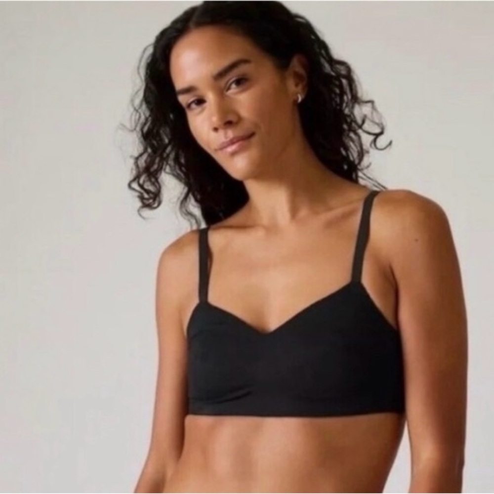 Athleta Ritual Lace Adjustable Black Athletic Activewear Yoga Pilates Bra